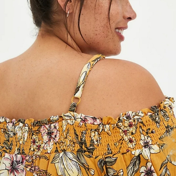 Torrid Cold Shoulder Top Floral Yellow Gauze Woven Smocked Plus 3X 22/24 NWT - Picture 4 of 14